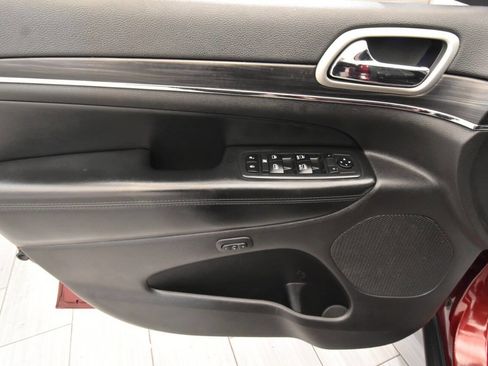 Used 2019 Jeep Grand Cherokee Limited image 13