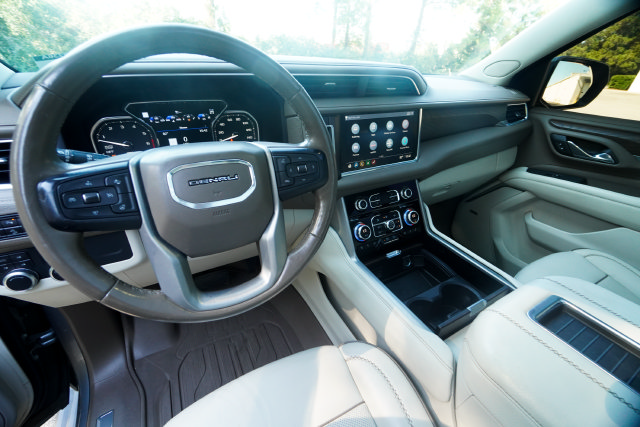 Used 2021 GMC Yukon XL Denali w/ Denali Premium Package AWD/4WD image 22