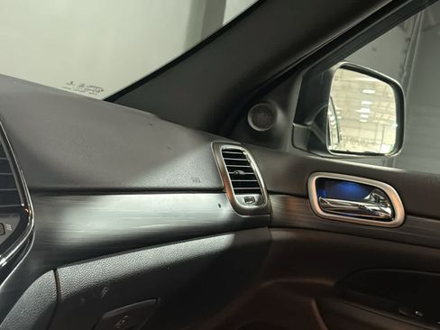 Used 2020 Jeep Grand Cherokee Altitude AWD/4WD image 18