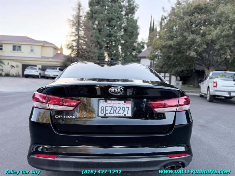Used 2018 Kia Optima LX w/ 17" Alloy Wheels Package FWD image 4