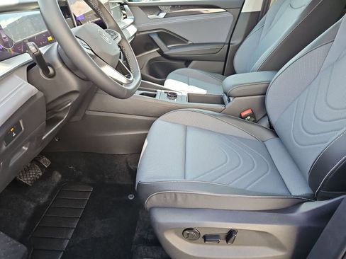 New 2026 Volkswagen Tiguan SE AWD/4WD image 16