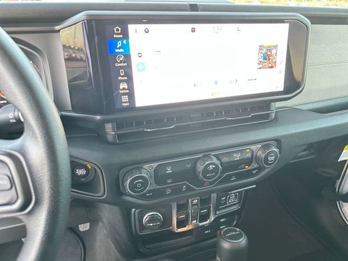 New 2025 Jeep Gladiator Sport image 16