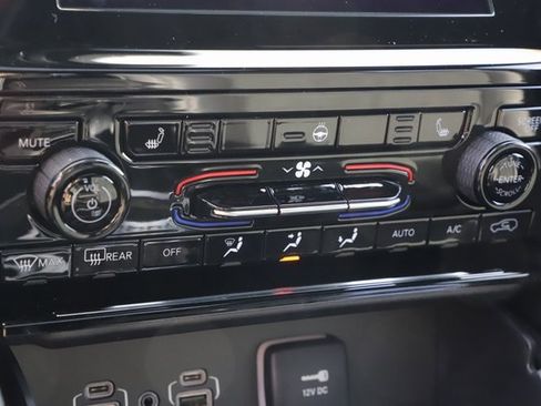 New 2025 Jeep Grand Cherokee Altitude image 28