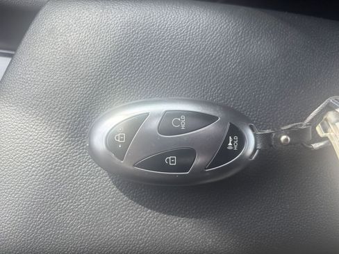 Used 2025 Hyundai Elantra SEL image 25