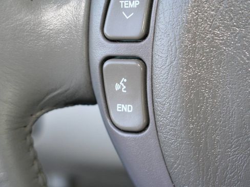 Used 2002 Cadillac Seville SLS w/ Premium Luxury Pkg image 16