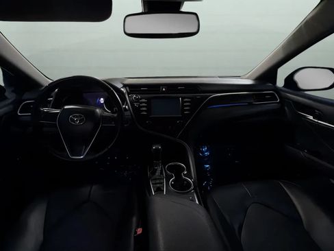 Used 2018 Toyota Camry XSE FWD image 9