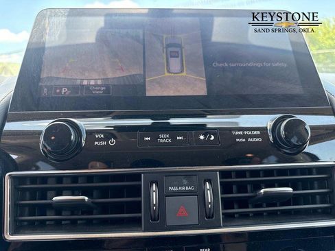 Used 2023 Nissan Armada SL w/ Captain's Chairs Package image 22