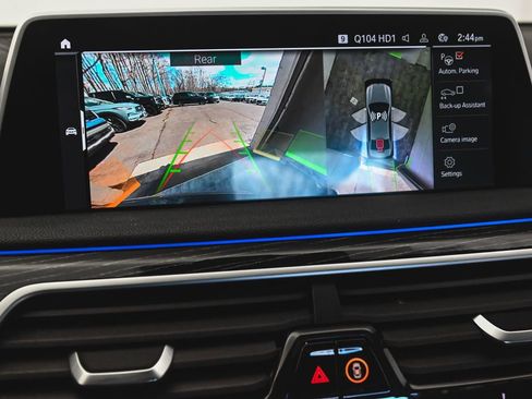 Used 2022 BMW 740i xDrive w/ M Sport Package image 21