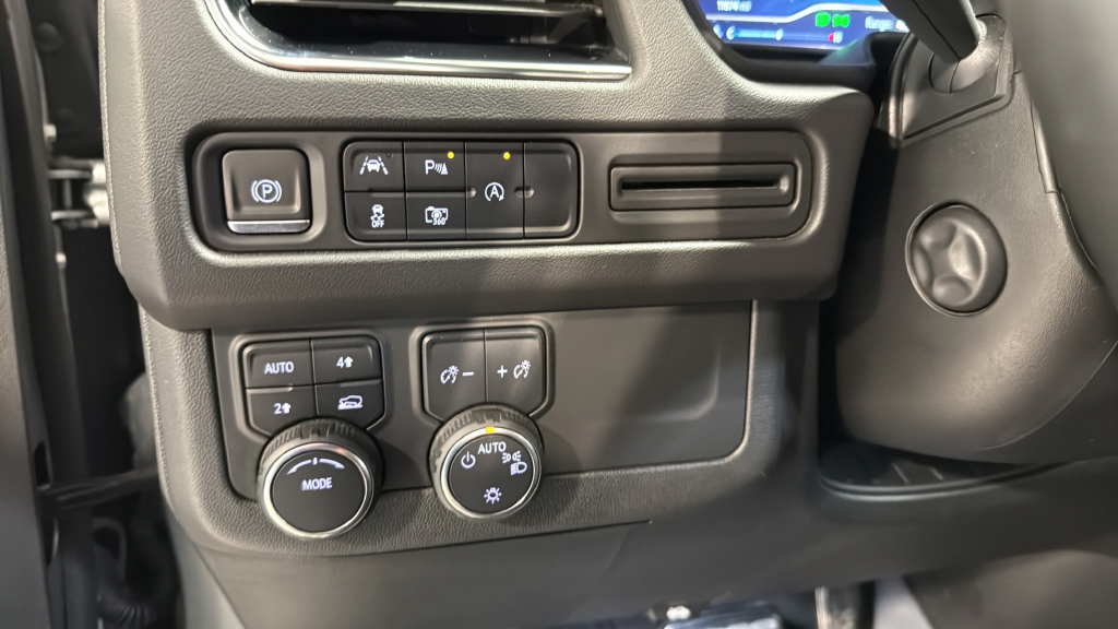 Used 2023 Chevrolet Tahoe RST w/ RST Performance Edition AWD/4WD image 25