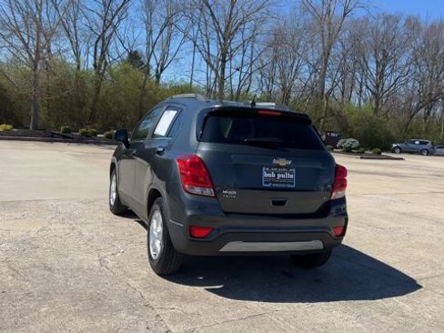 Used 2018 Chevrolet Trax LT w/ LT Convenience Package image 7