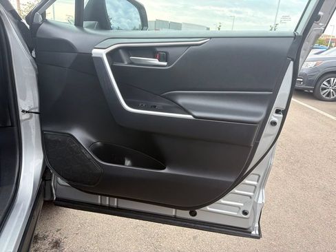 Used 2025 Toyota RAV4 XLE AWD/4WD image 8