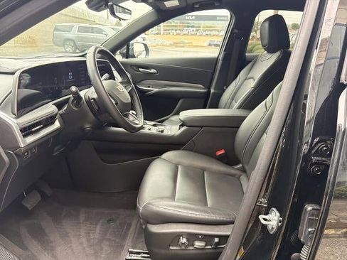 Used 2025 Cadillac XT4 Premium Luxury w/ Technology Package FWD image 9