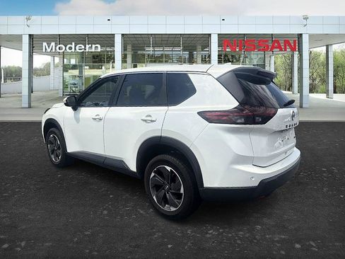 Certified 2025 Nissan Rogue SV AWD/4WD image 4
