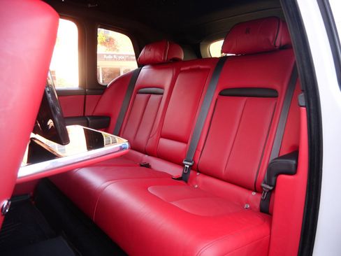 Used 2022 Rolls-Royce Cullinan w/ Cullinan Package image 8