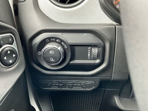 Used 2025 Jeep Gladiator Sport AWD/4WD image 19