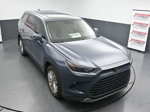 Used 2025 Toyota Grand Highlander AWD image 21