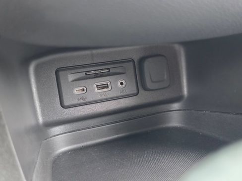 Used 2023 Chevrolet Equinox LT AWD/4WD image 34
