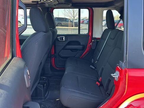 Used 2020 Jeep Wrangler Unlimited Sahara image 11