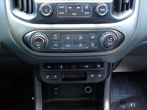 Used 2017 Chevrolet Colorado Z71 AWD/4WD image 18