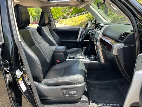 Used 2018 Toyota 4Runner Limited AWD/4WD image 38