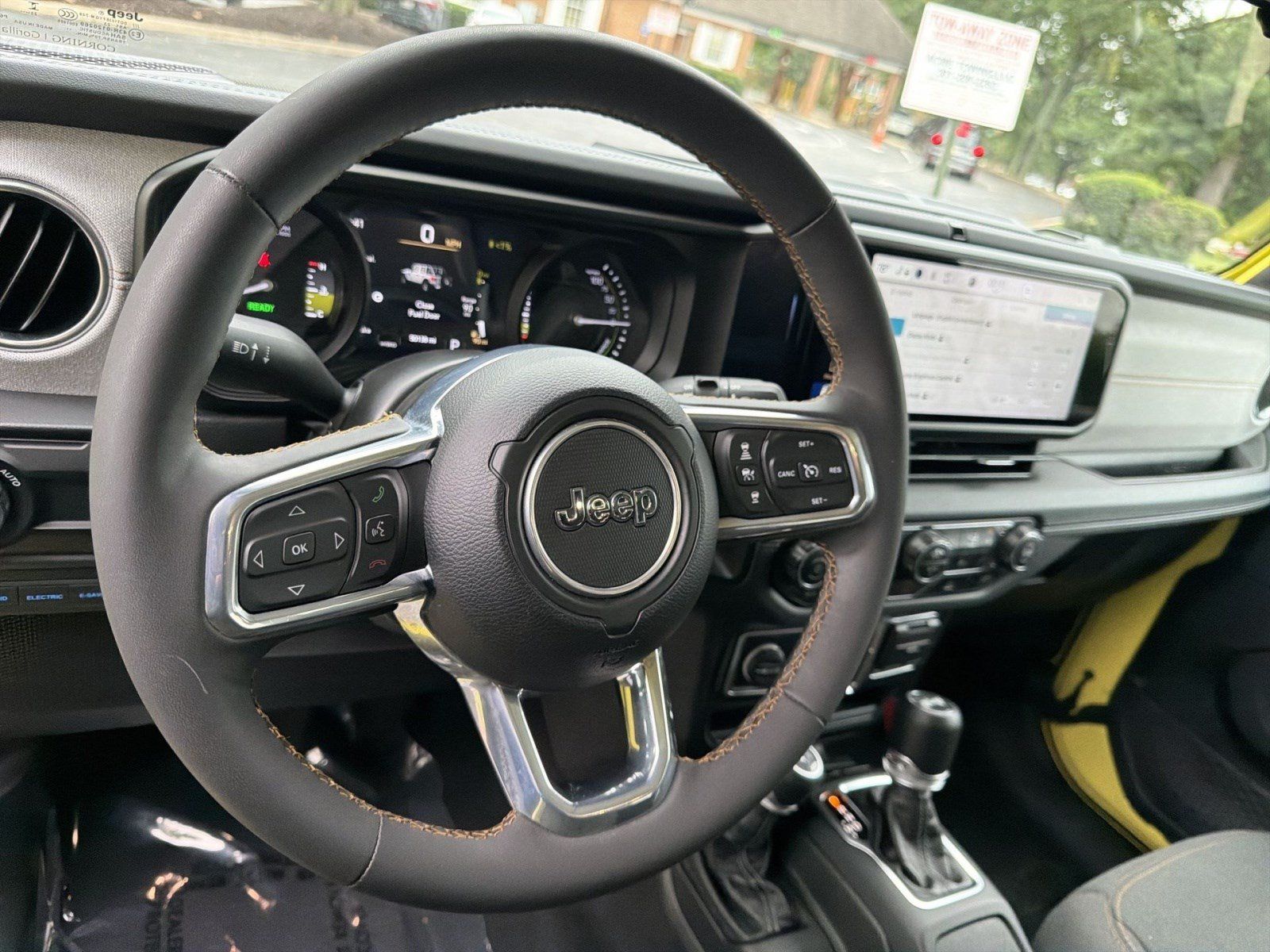 Used 2024 Jeep Wrangler Unlimited Sahara AWD/4WD image 15