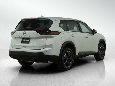Used 2024 Nissan Rogue SV image 5