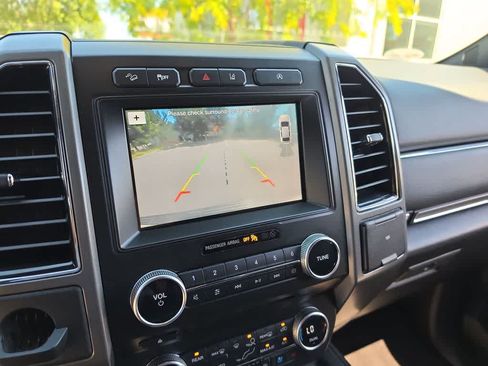 Used 2018 Ford Expedition Max XLT w/ Equipment Group 202A AWD/4WD image 17