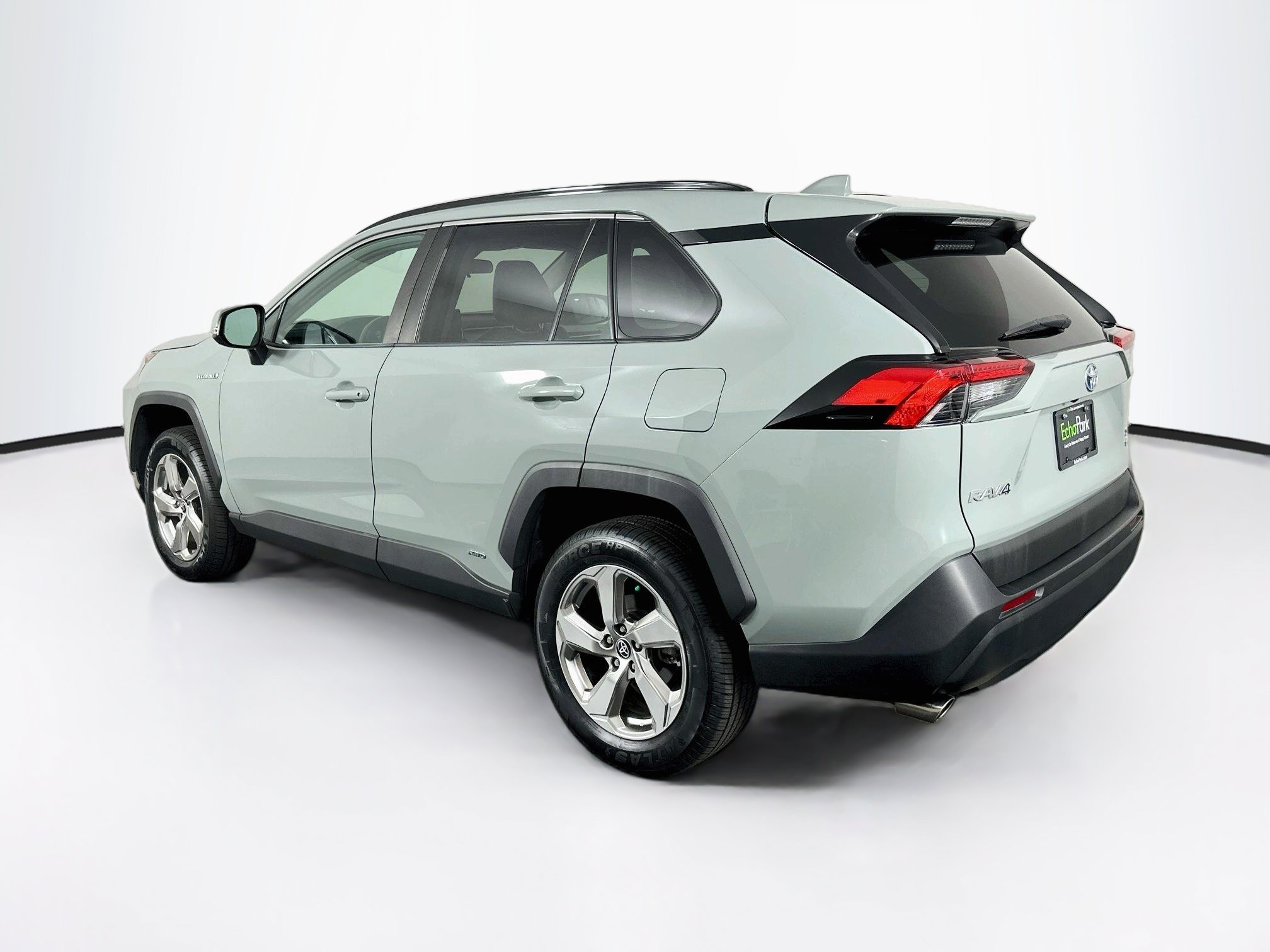 Used 2021 Toyota RAV4 XLE Premium AWD/4WD image 5