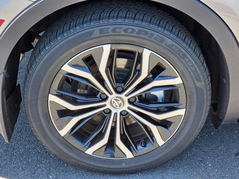 Used 2023 Toyota Crown AWD/4WD image 12