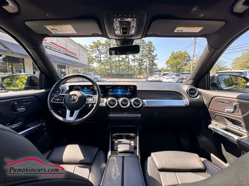 Used 2022 Mercedes-Benz GLB 250 4MATIC image 7