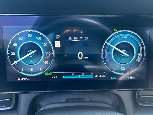 Used 2025 Hyundai Elantra SEL FWD image 16