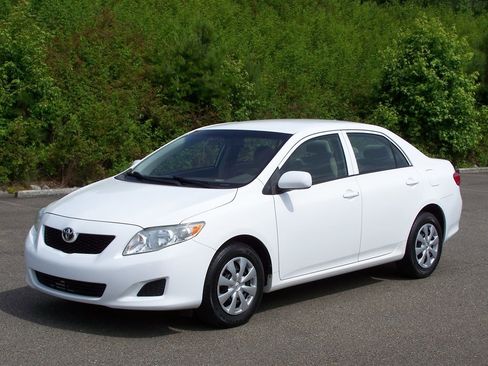 Used 2009 Toyota Corolla LE image 1