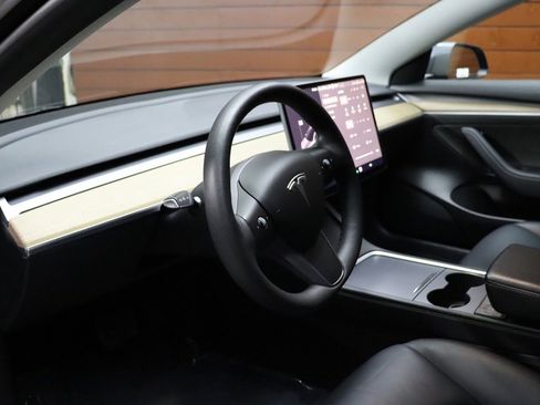 Used 2023 Tesla Model 3 Standard Range image 33