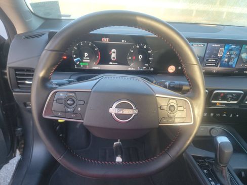 Used 2026 Nissan Sentra SR w/ Floor Mat Package FWD image 9