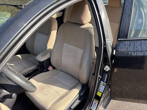 Used 2015 Toyota Corolla LE image 3