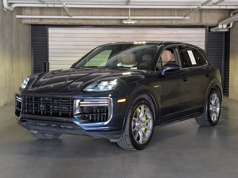 Certified 2024 Porsche Cayenne Turbo AWD/4WD image 1