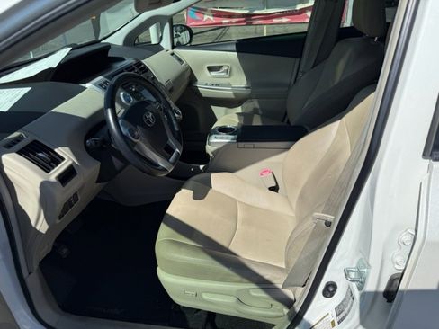 Used 2014 Toyota Prius V Five image 12