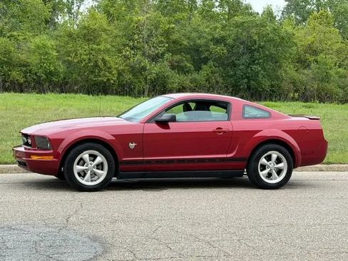 Used 2009 Ford Mustang Premium RWD image 38