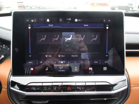 Used 2024 Jeep Compass Limited image 23