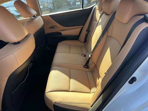 Used 2023 Lexus ES 250 w/ Premium Package image 17