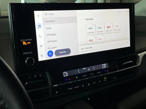 Used 2025 Toyota Sienna XLE w/ XLE Plus Package AWD/4WD image 22