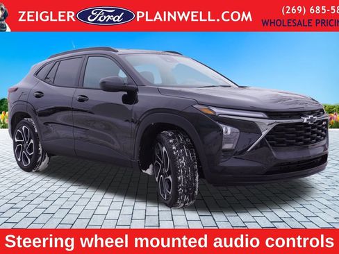 Used 2025 Chevrolet Trax RS w/ Sunroof Package image 7