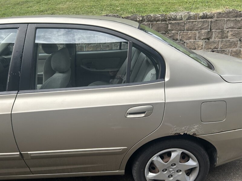 Used 2005 Hyundai Elantra GLS FWD image 24