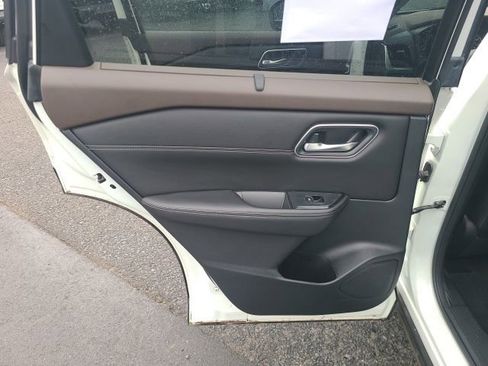 Used 2021 Nissan Rogue SL w/ Premium Package image 19