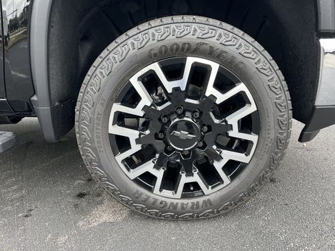 Used 2025 Chevrolet Silverado 2500 LT w/ Safety Package image 13