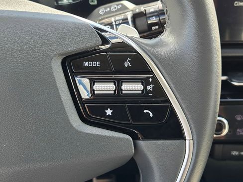 Used 2023 Kia Niro EX Touring FWD image 31