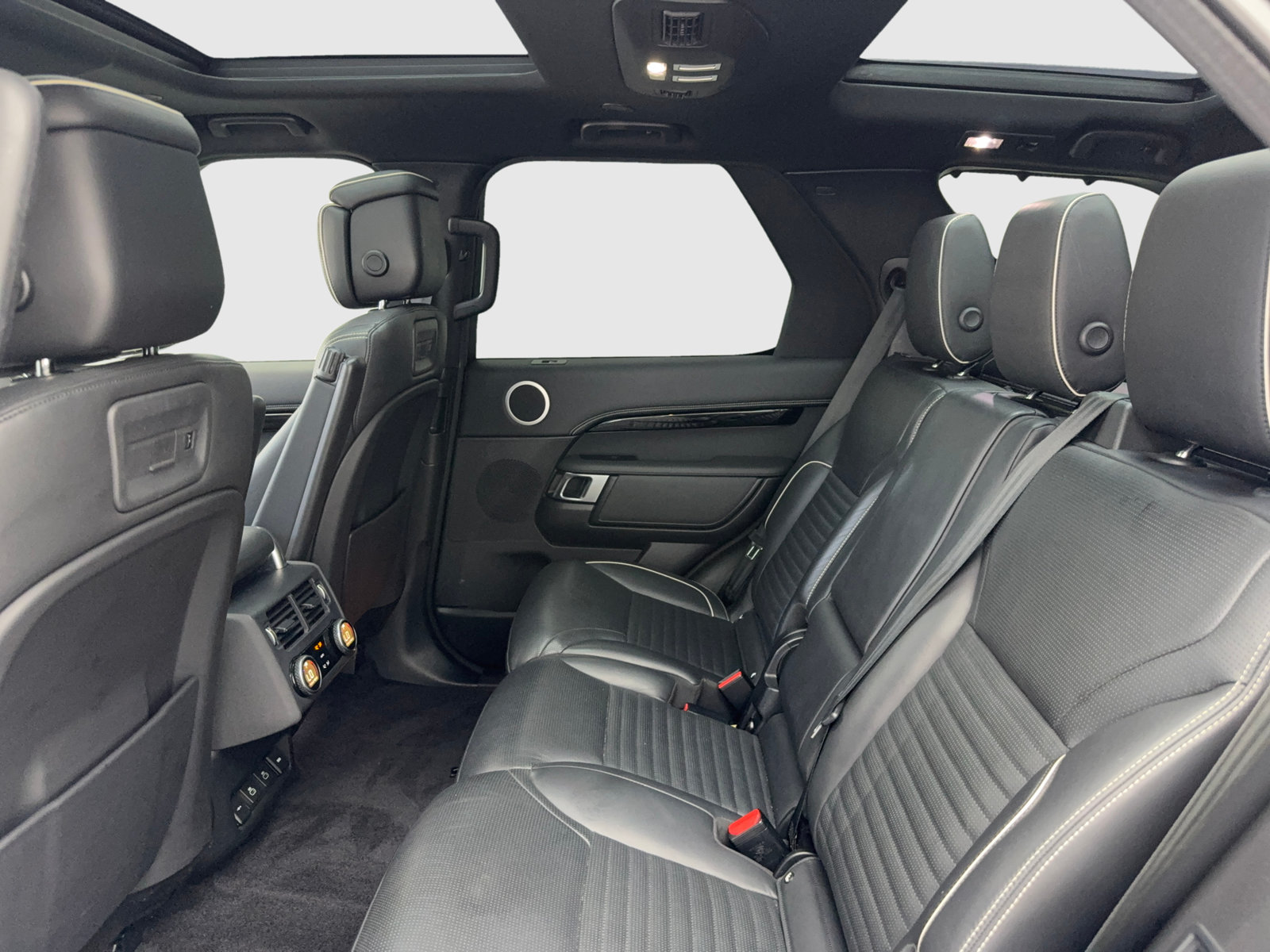 Used 2022 Land Rover Discovery HSE R-Dynamic AWD/4WD image 40