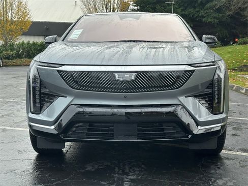 New 2026 Cadillac Optiq Luxury 1 image 8