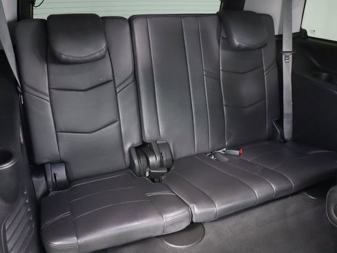 Used 2019 Cadillac Escalade Luxury image 31