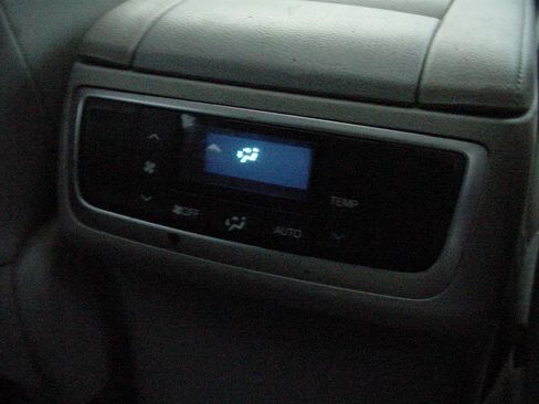 Used 2019 Toyota Highlander XLE image 43